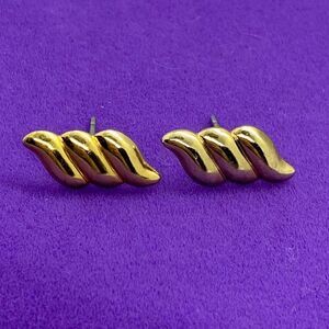 💛 Gold Tone Three Bar Earrings